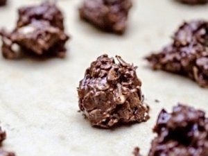 Read more about the article Valentine’s Day: Chocolate Peanut Butter Bites
