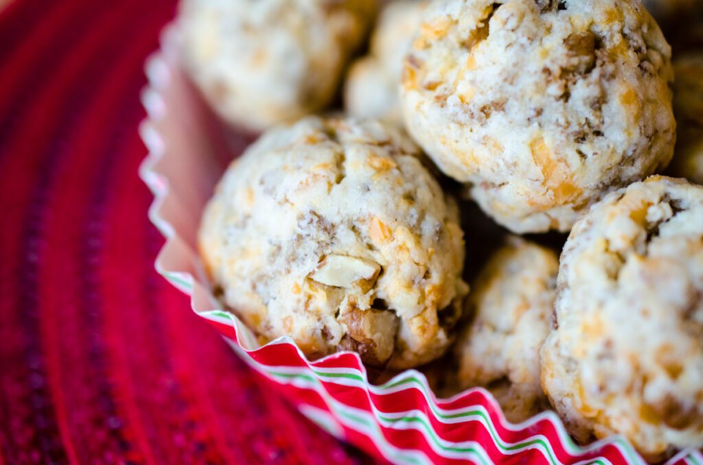 Blue Ribbon Kitchen: Holiday Ice Cream Pecan Ball